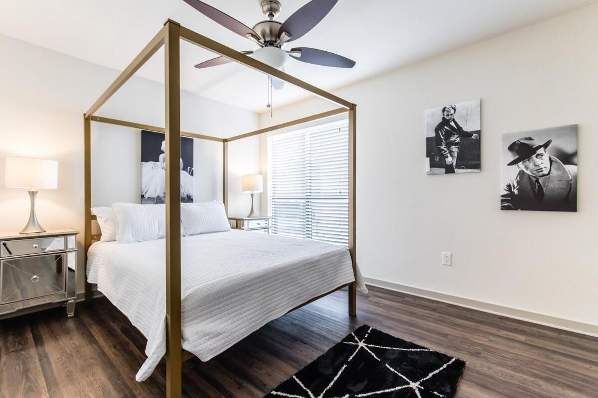 Reagan 206 Apartment *